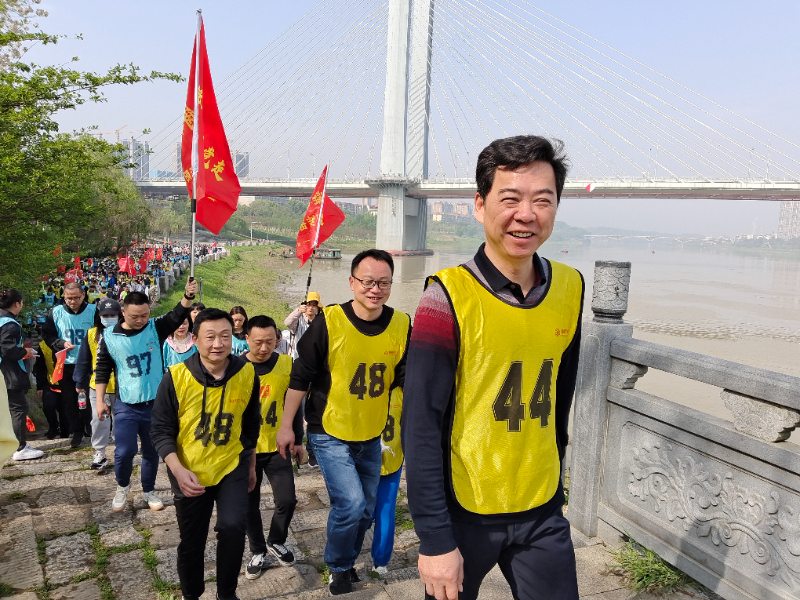 4月7日参加益阳市第四届职工健步行活动